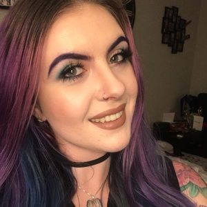 Meet your Posher, Dominique